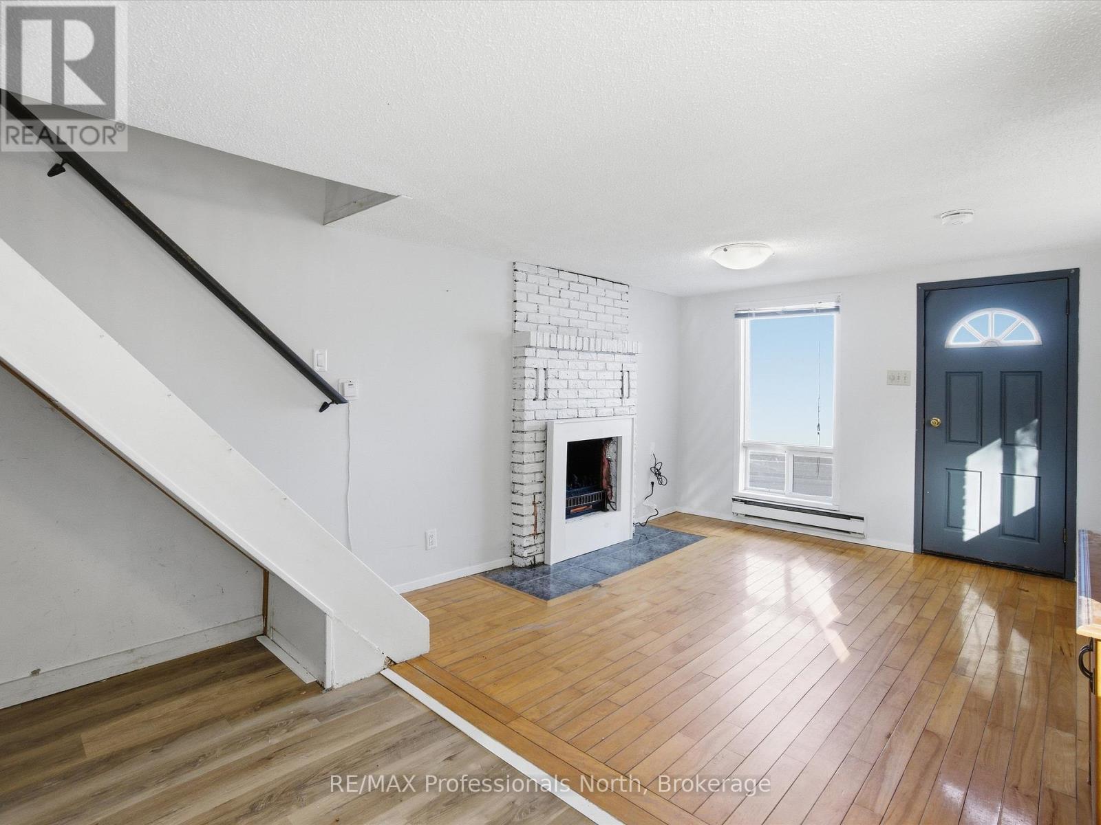 107 Brunel Road, Huntsville, Ontario  P1H 1R1 - Photo 8 - X12560408