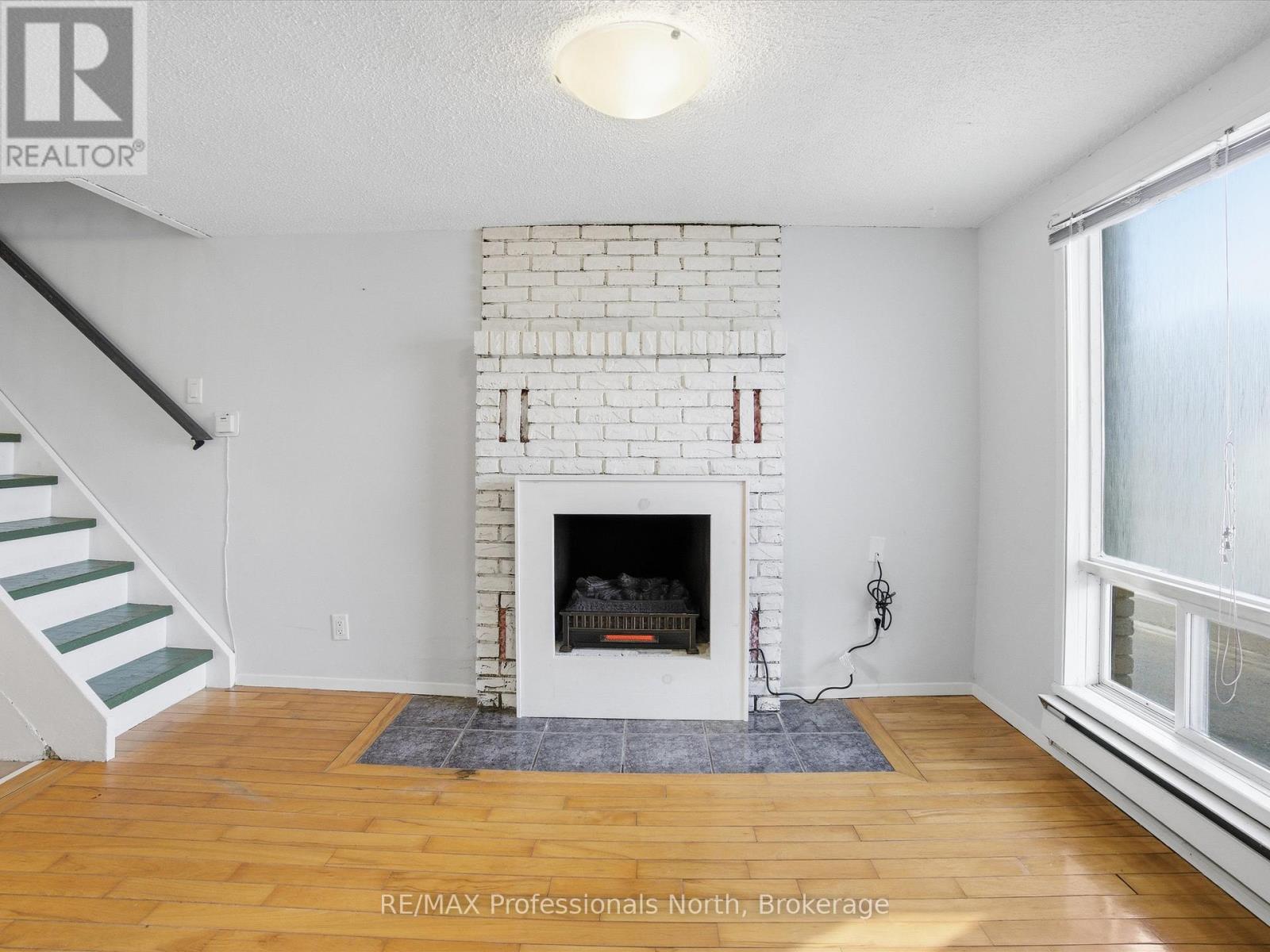 107 Brunel Road, Huntsville, Ontario  P1H 1R1 - Photo 9 - X12560408