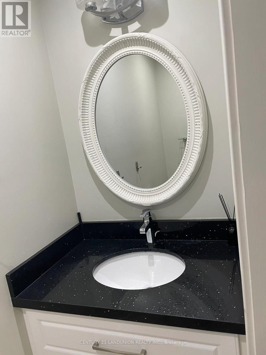 31 Junewood Crescent, Toronto, Ontario  M2L 2C3 - Photo 11 - C12539446