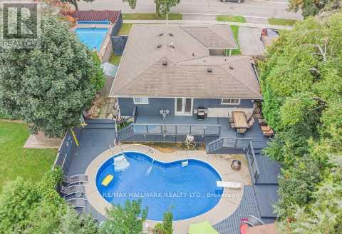 4 DEVINS DRIVE, Aurora, Ontario