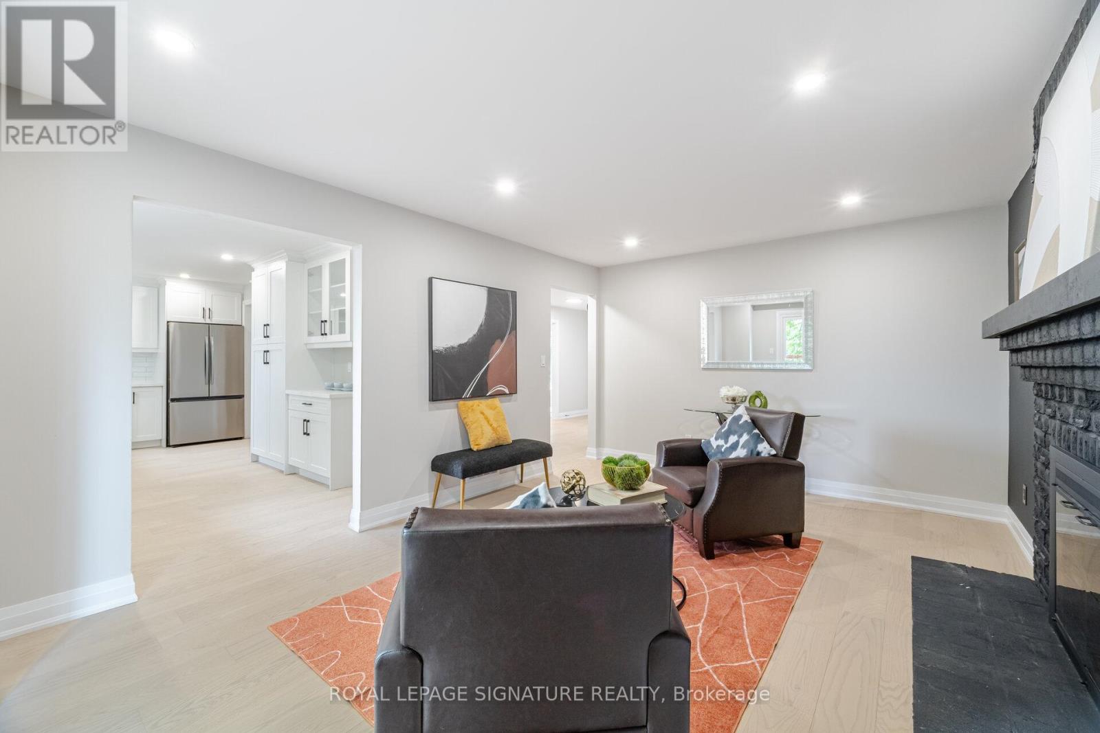 2392 Arnold Crescent, Burlington, Ontario  L7P 4G3 - Photo 4 - W12558928