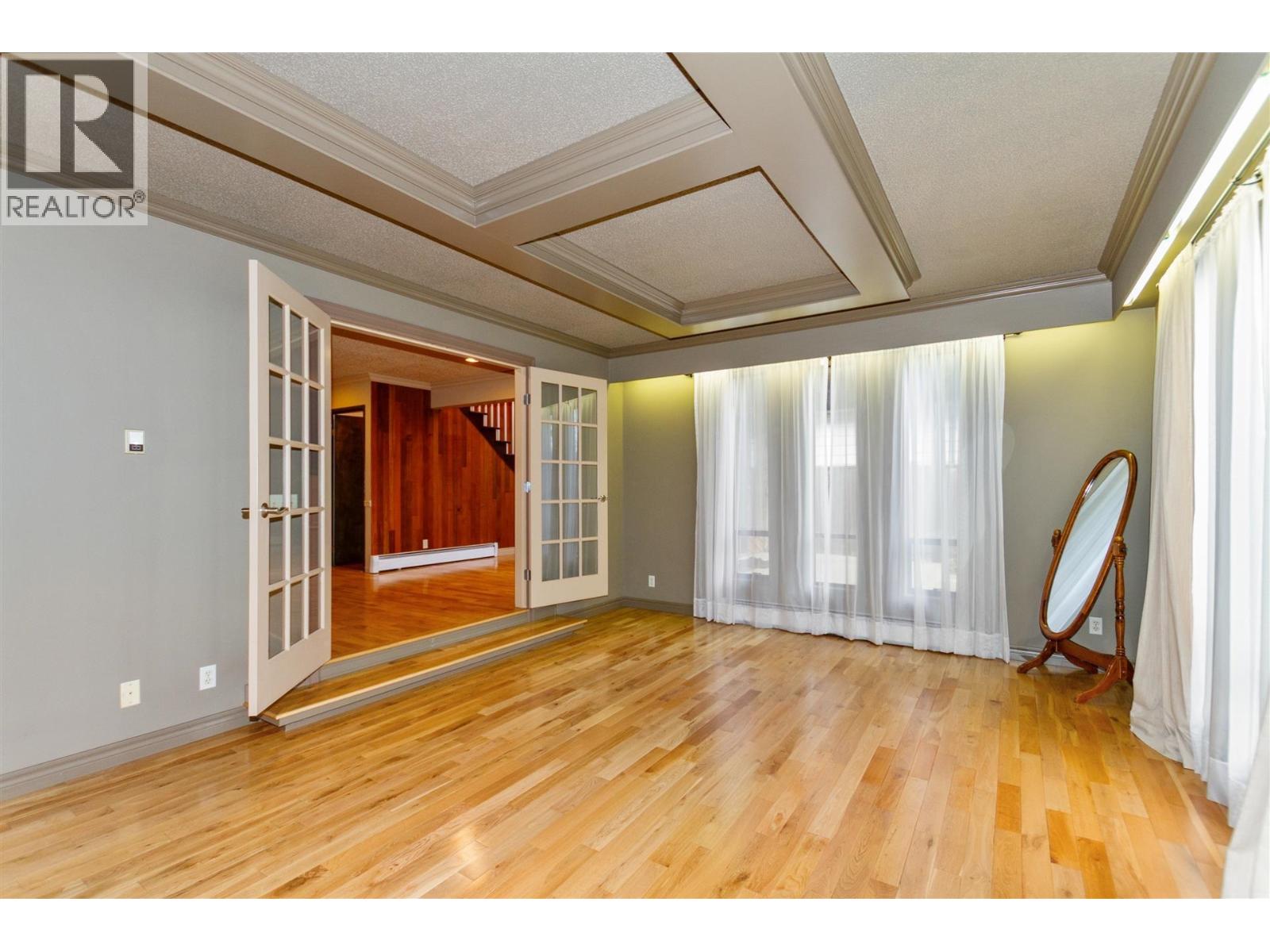 6785 Lochdale Street, Burnaby, British Columbia  V5B 2M9 - Photo 5 - R3068034