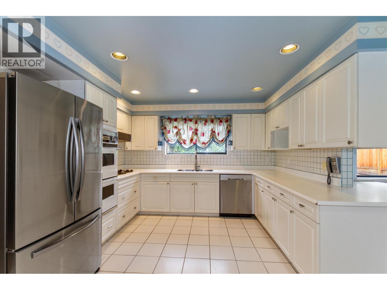 6785 Lochdale Street, Burnaby, British Columbia  V5B 2M9 - Photo 9 - R3068034