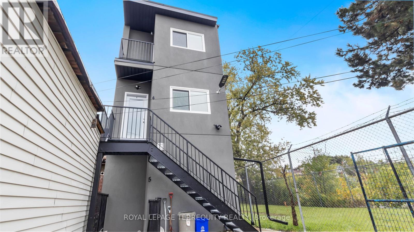 4 - 646 LANSDOWNE AVENUE, Toronto, Ontario