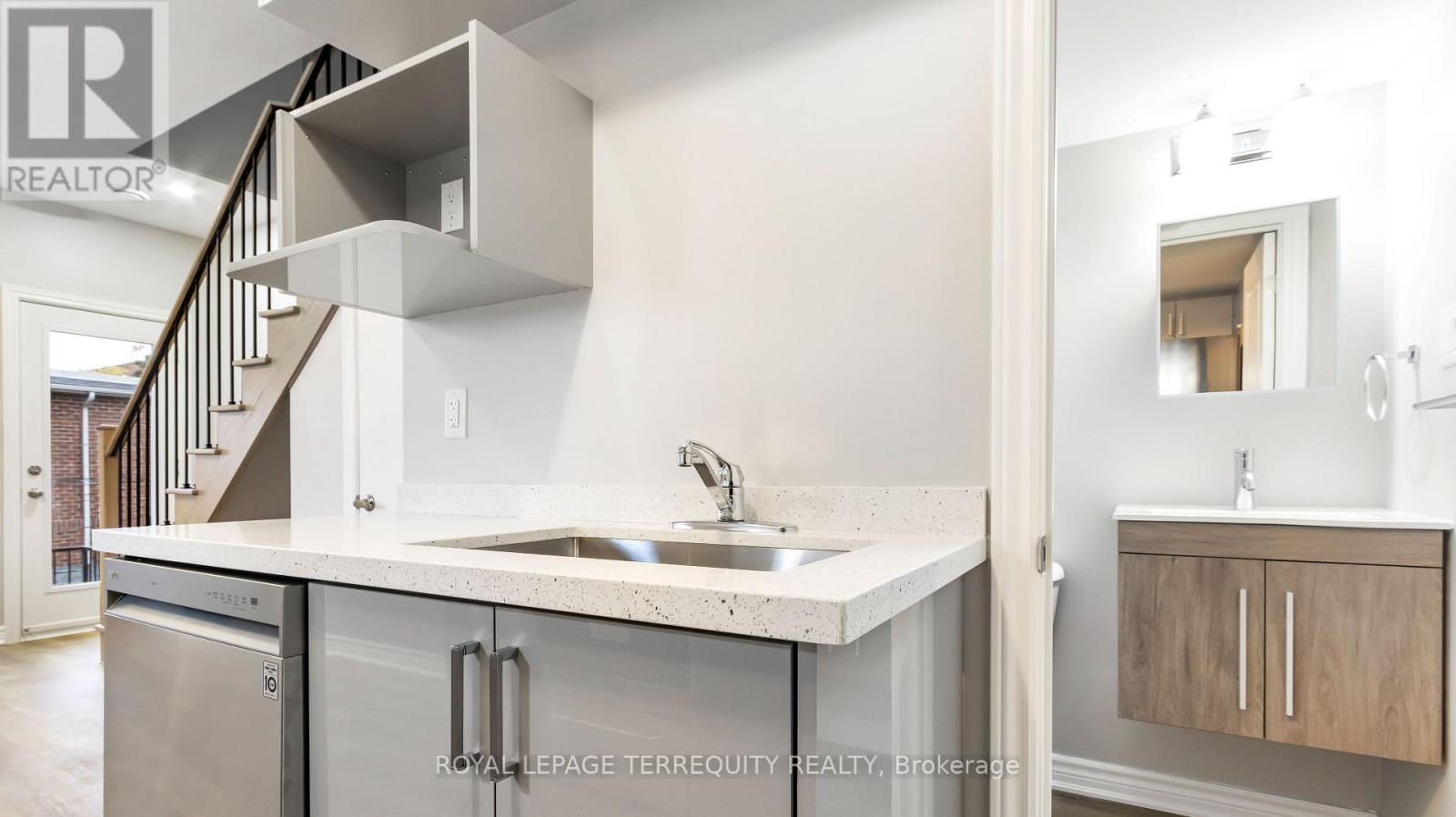 4 - 646 Lansdowne Avenue, Toronto, Ontario  M6H 3Y7 - Photo 2 - C12560294