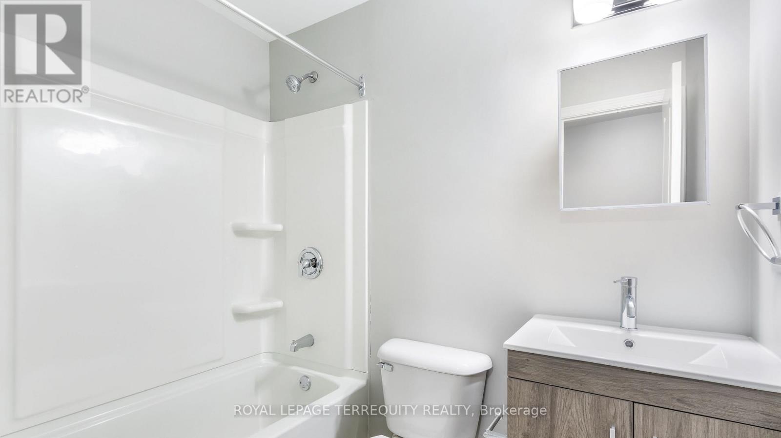 4 - 646 Lansdowne Avenue, Toronto, Ontario  M6H 3Y7 - Photo 4 - C12560294