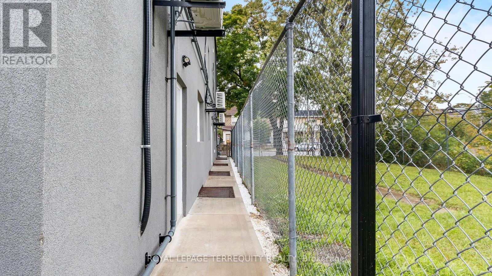 4 - 646 Lansdowne Avenue, Toronto, Ontario  M6H 3Y7 - Photo 6 - C12560294