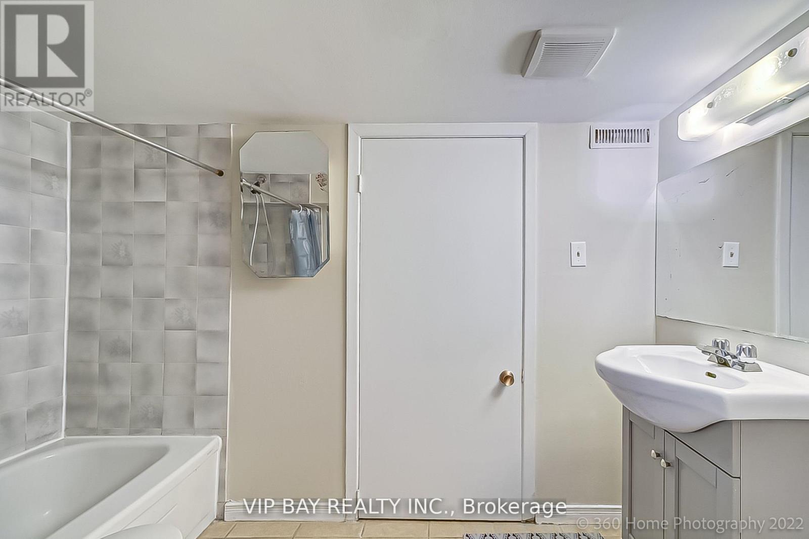 52 Athabaska Avenue, Toronto, Ontario  M2M 2T9 - Photo 4 - C12560484