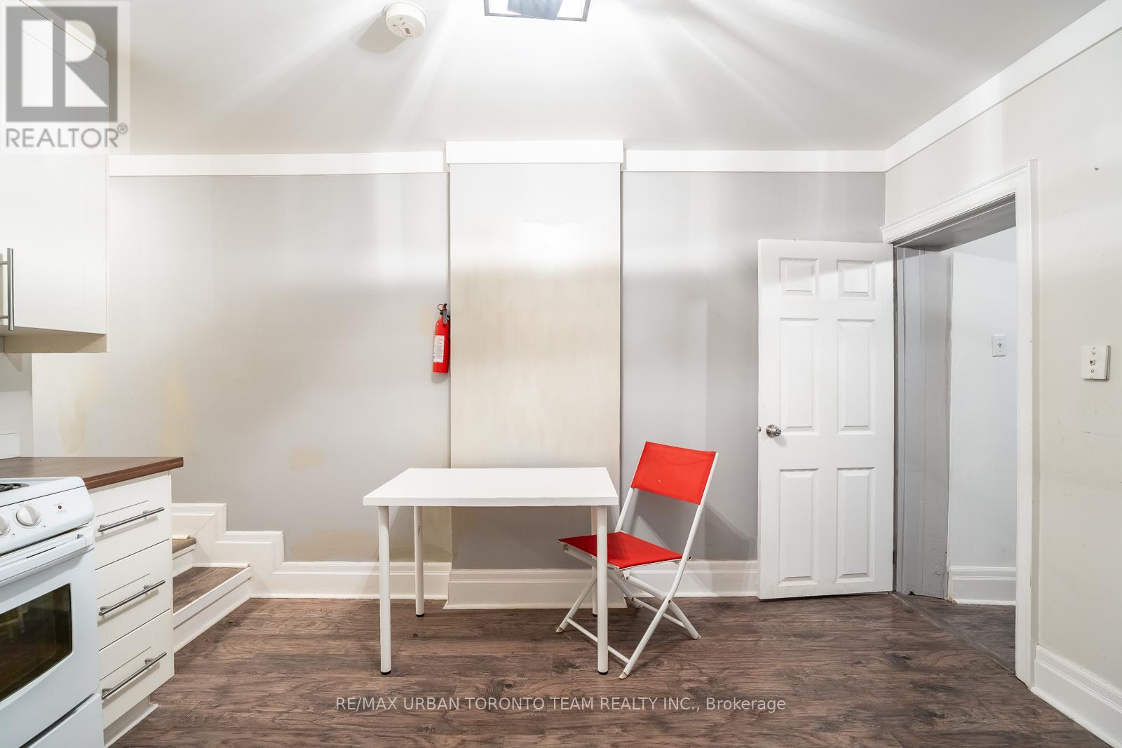 Lower - 115a Coxwell Avenue, Toronto, Ontario  M4L 3B3 - Photo 2 - E12560314