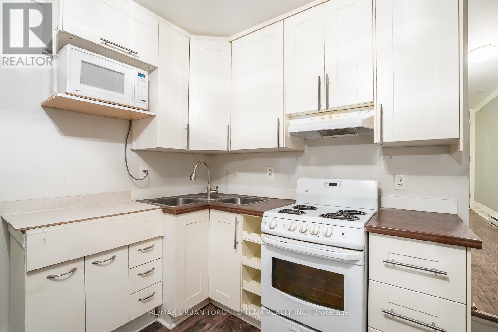 Lower - 115a Coxwell Avenue, Toronto, Ontario  M4L 3B3 - Photo 3 - E12560314