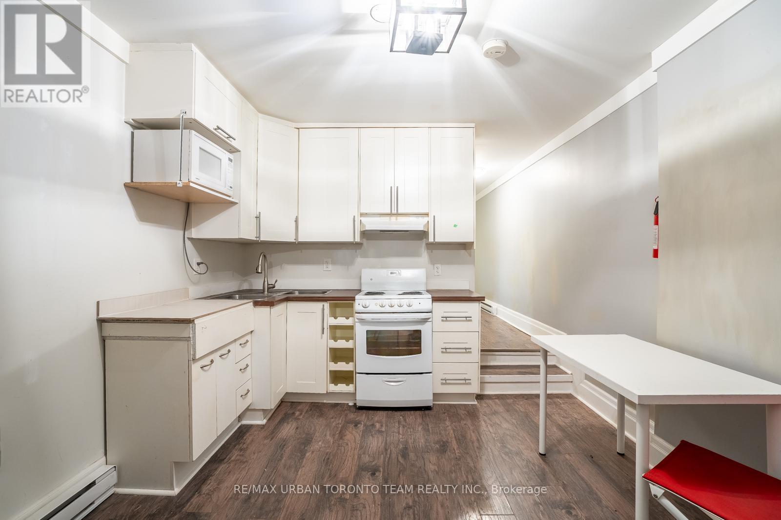 Lower - 115a Coxwell Avenue, Toronto, Ontario  M4L 3B3 - Photo 4 - E12560314