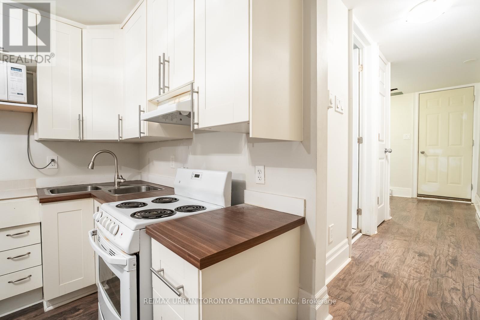 Lower - 115a Coxwell Avenue, Toronto, Ontario  M4L 3B3 - Photo 5 - E12560314