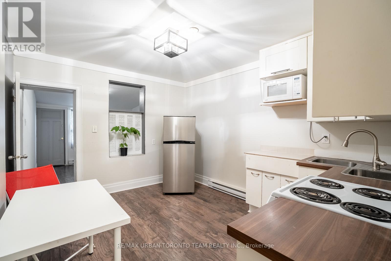 Lower - 115a Coxwell Avenue, Toronto, Ontario  M4L 3B3 - Photo 6 - E12560314