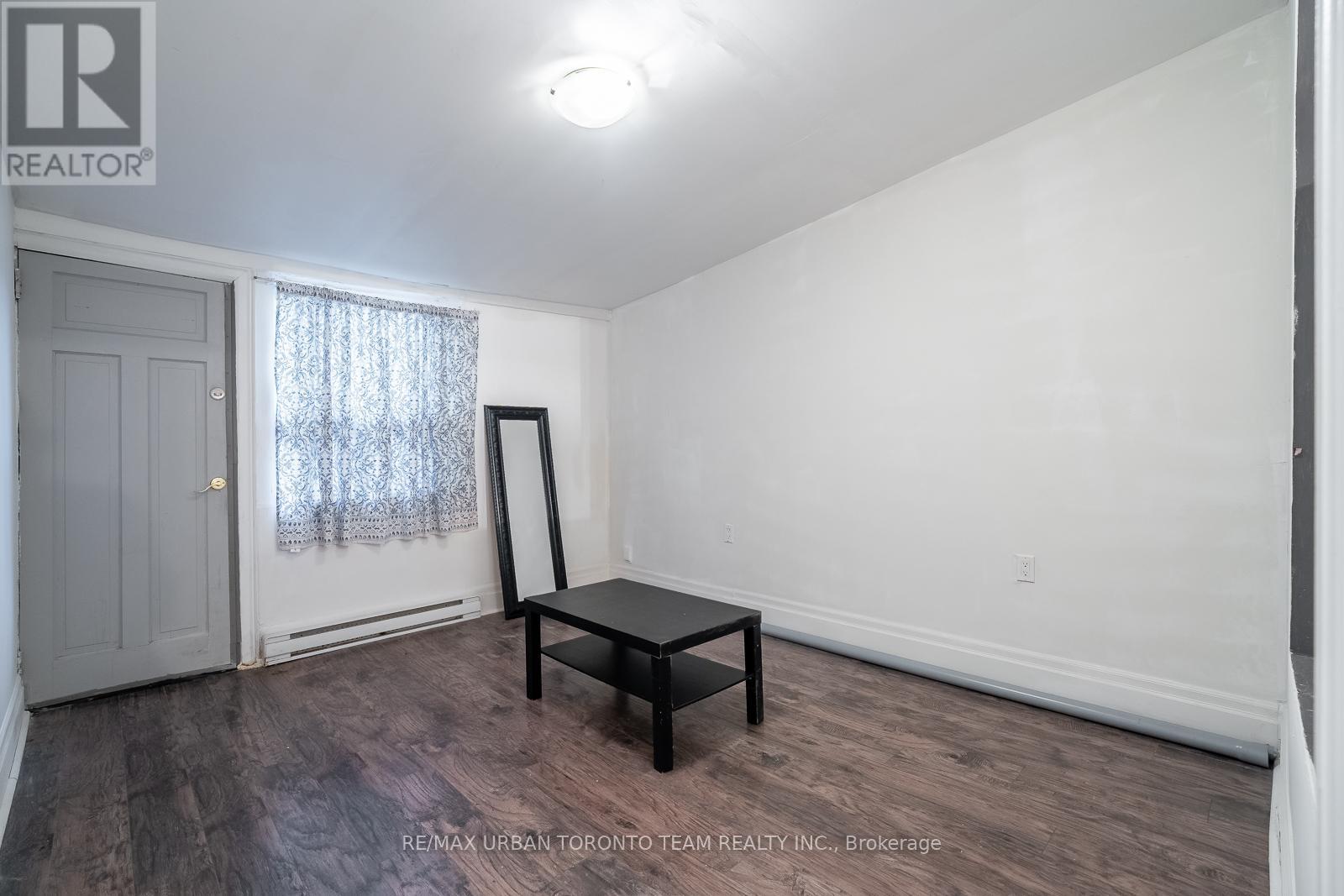 Lower - 115a Coxwell Avenue, Toronto, Ontario  M4L 3B3 - Photo 7 - E12560314