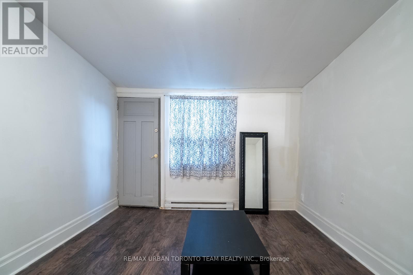 Lower - 115a Coxwell Avenue, Toronto, Ontario  M4L 3B3 - Photo 8 - E12560314