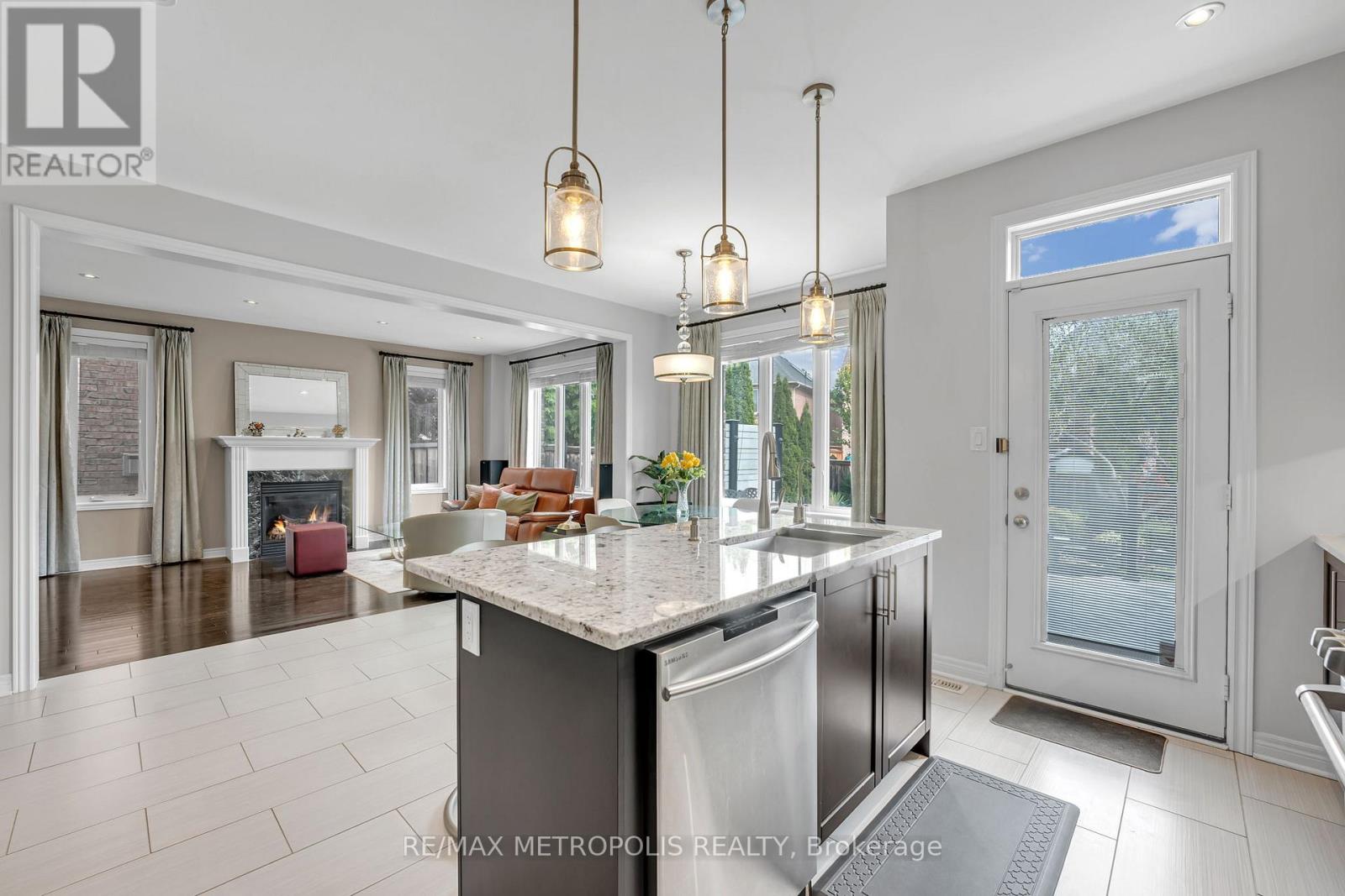 15 Rumbellow Crescent, Ajax, Ontario  L1T 0J9 - Photo 12 - E12560328