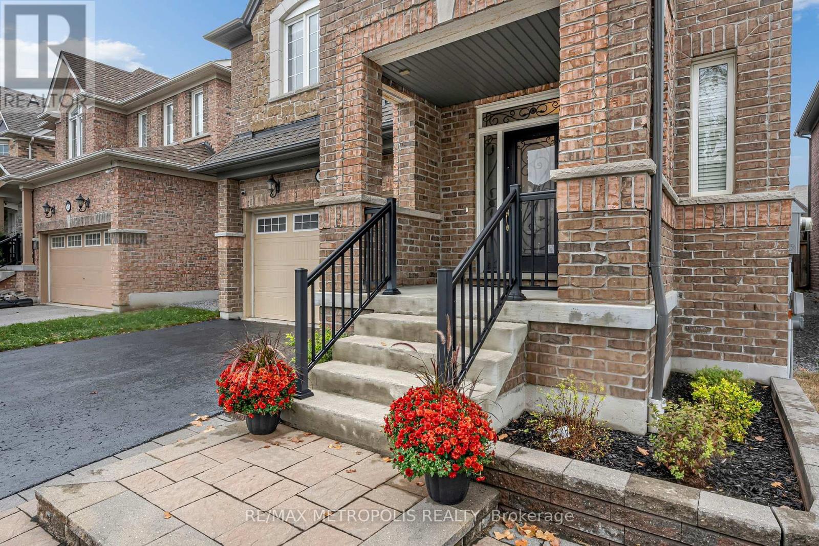 15 Rumbellow Crescent, Ajax, Ontario  L1T 0J9 - Photo 3 - E12560328