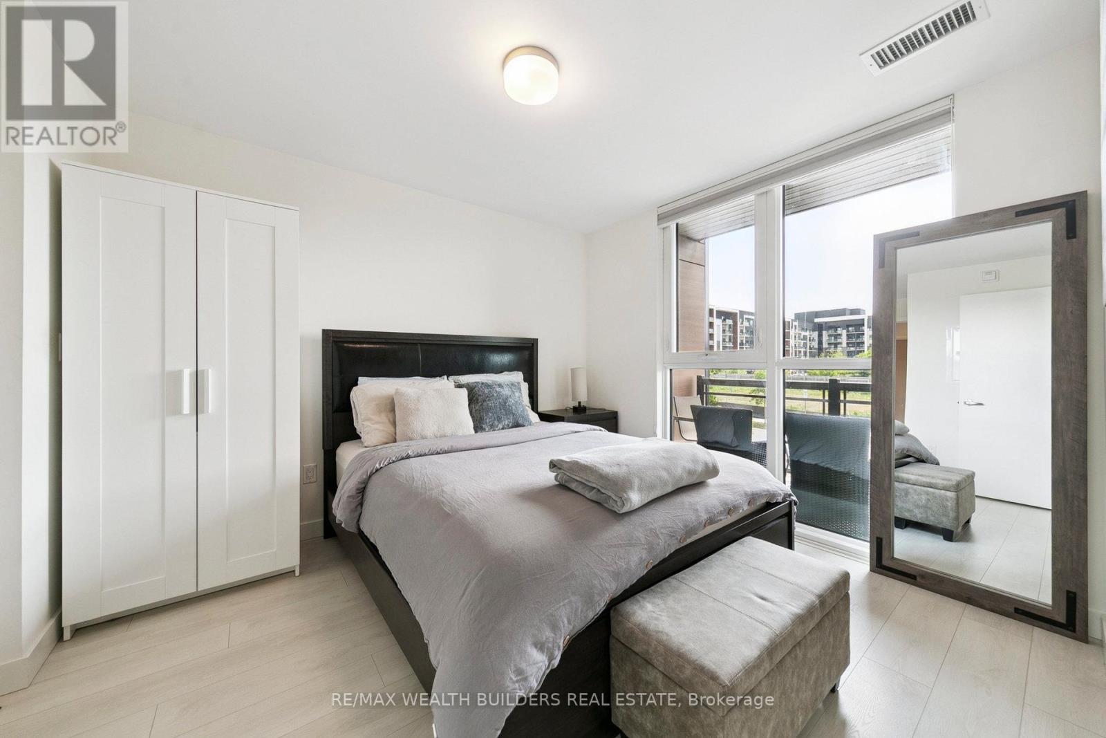 202 - 150 Sabina Drive, Oakville, Ontario L6H 0W3 - Photo 12 - W12425030