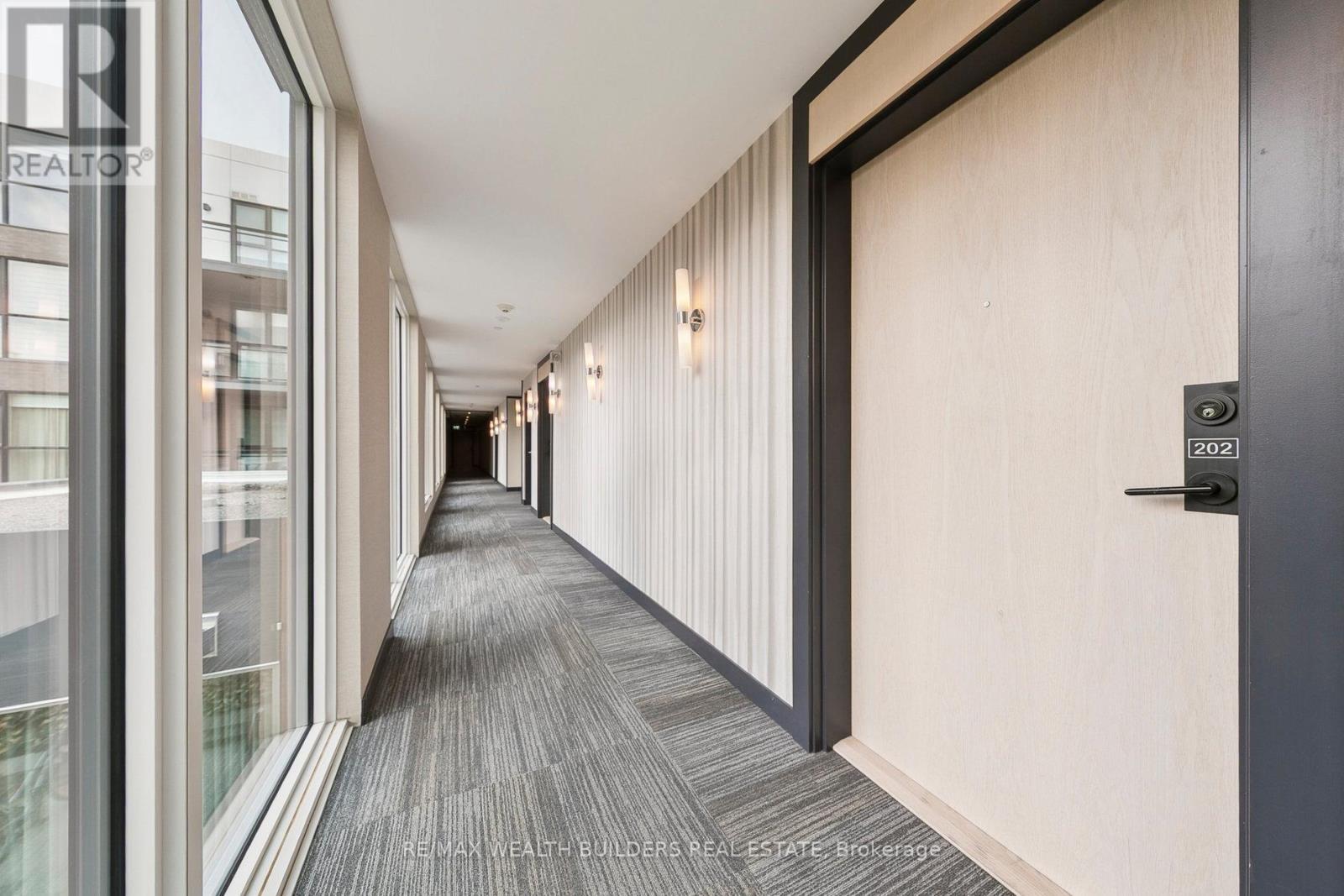 202 - 150 Sabina Drive, Oakville, Ontario L6H 0W3 - Photo 3 - W12425030