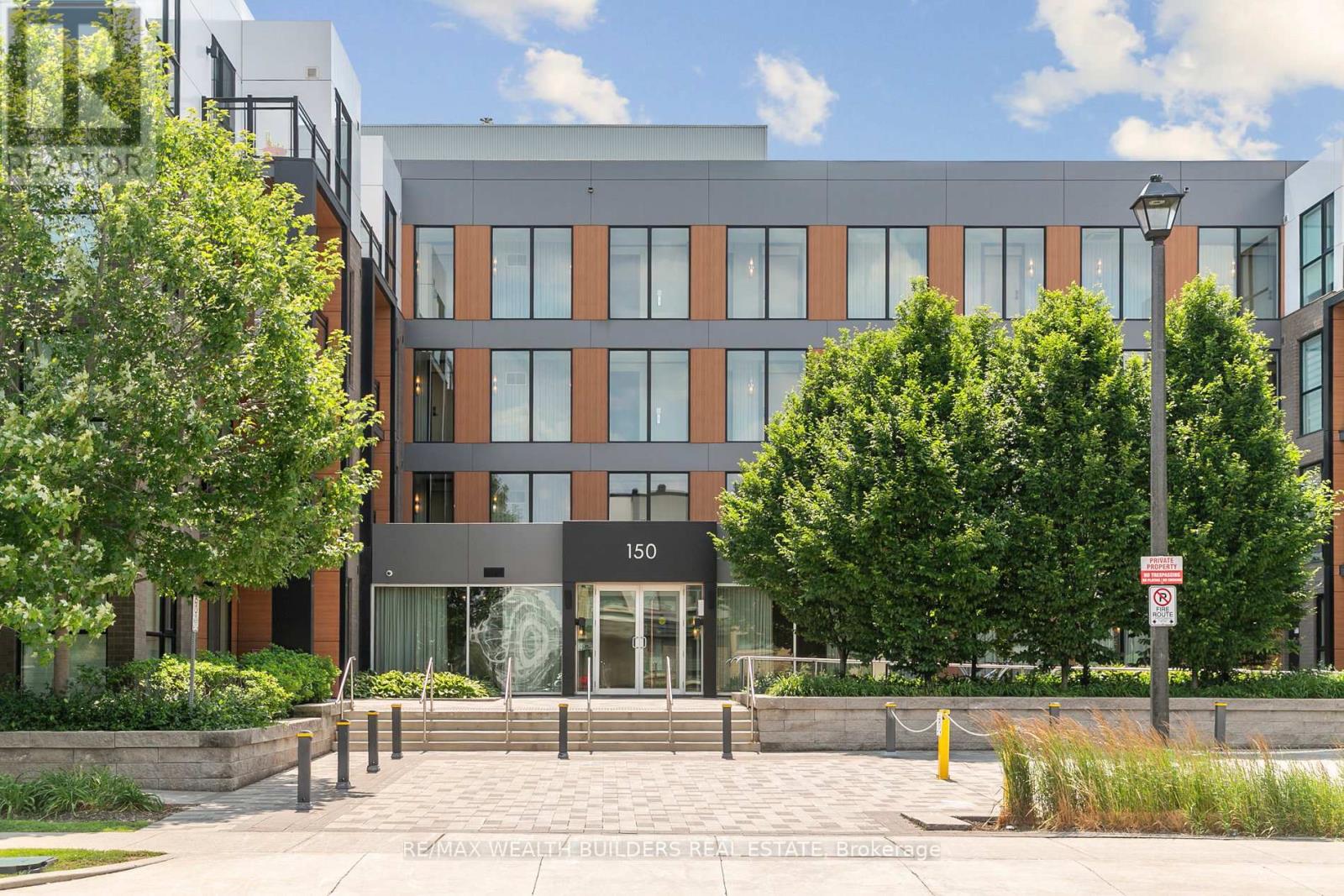 202 - 150 SABINA DRIVE, Oakville, Ontario