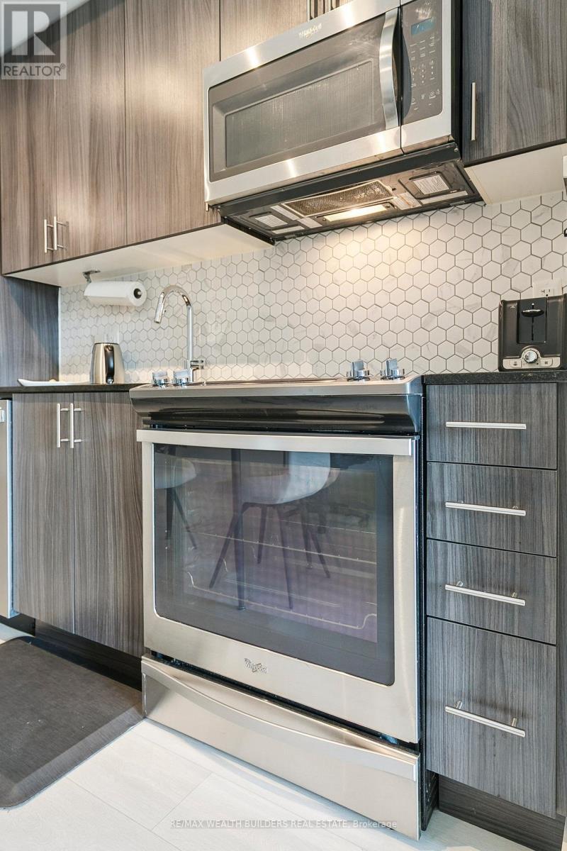 202 - 150 Sabina Drive, Oakville, Ontario L6H 0W3 - Photo 9 - W12425030