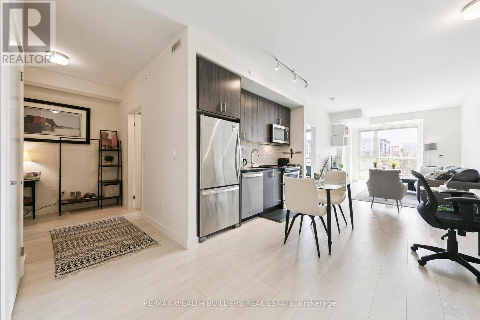 202 - 150 Sabina Drive, Oakville, Ontario L6H 0W3 - Photo 7 - W12425030