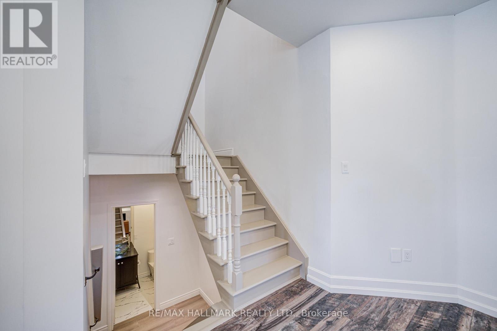 8 Glendower Crescent, Georgina, Ontario  L4P 0A5 - Photo 15 - N12560278