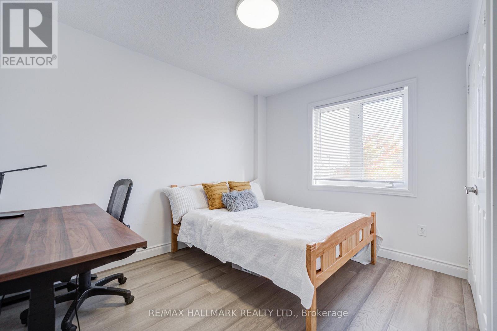 8 Glendower Crescent, Georgina, Ontario  L4P 0A5 - Photo 21 - N12560278