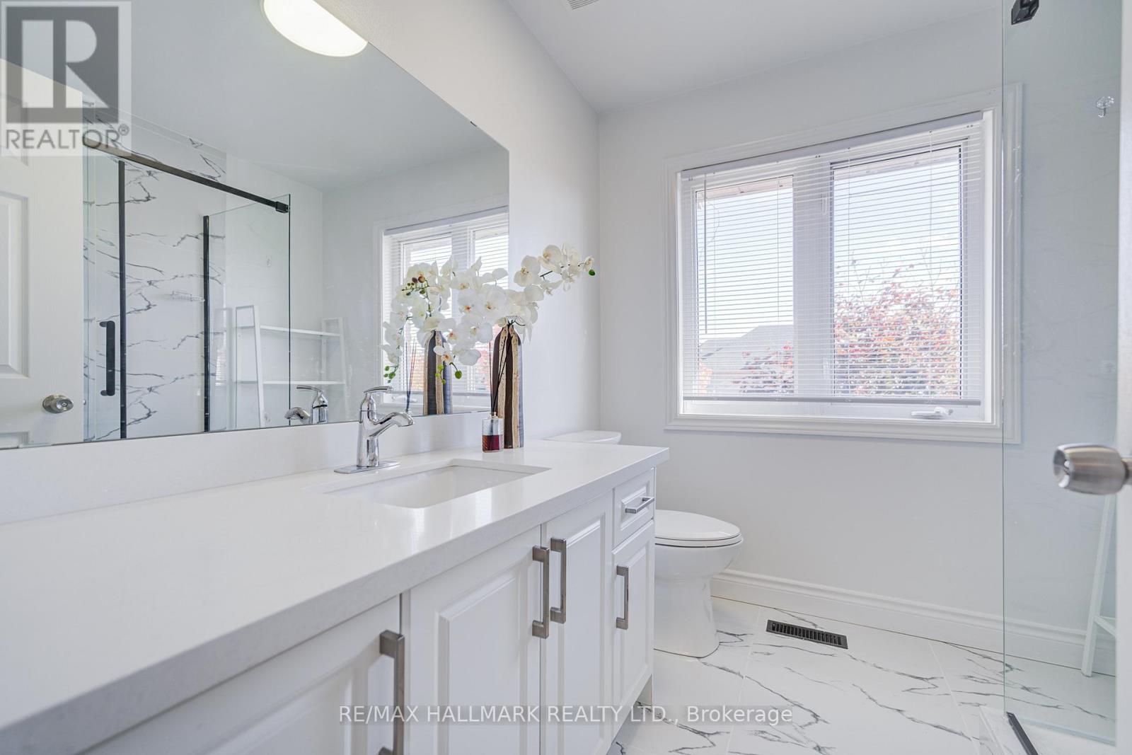 8 Glendower Crescent, Georgina, Ontario  L4P 0A5 - Photo 22 - N12560278