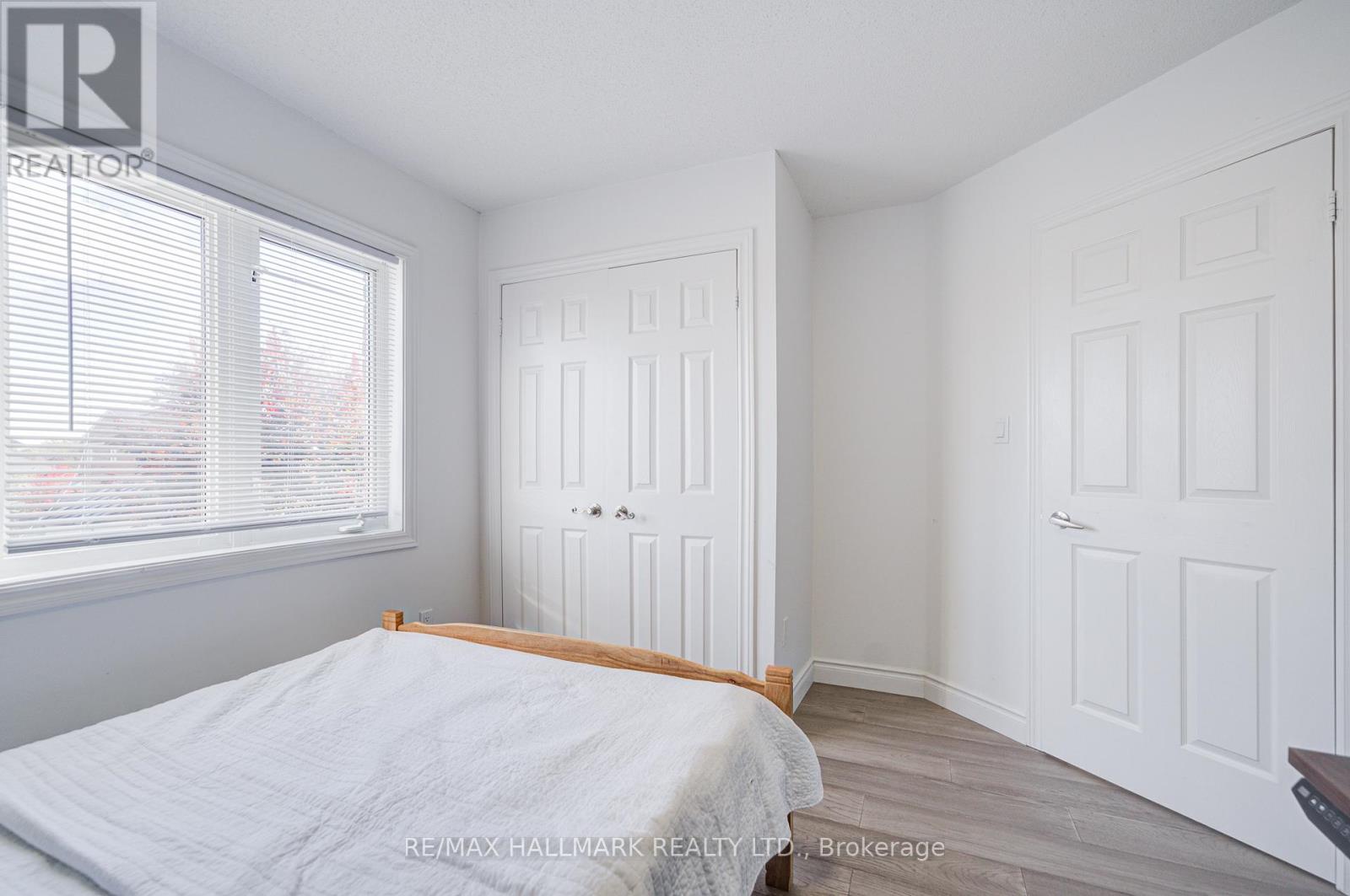 8 Glendower Crescent, Georgina, Ontario  L4P 0A5 - Photo 23 - N12560278