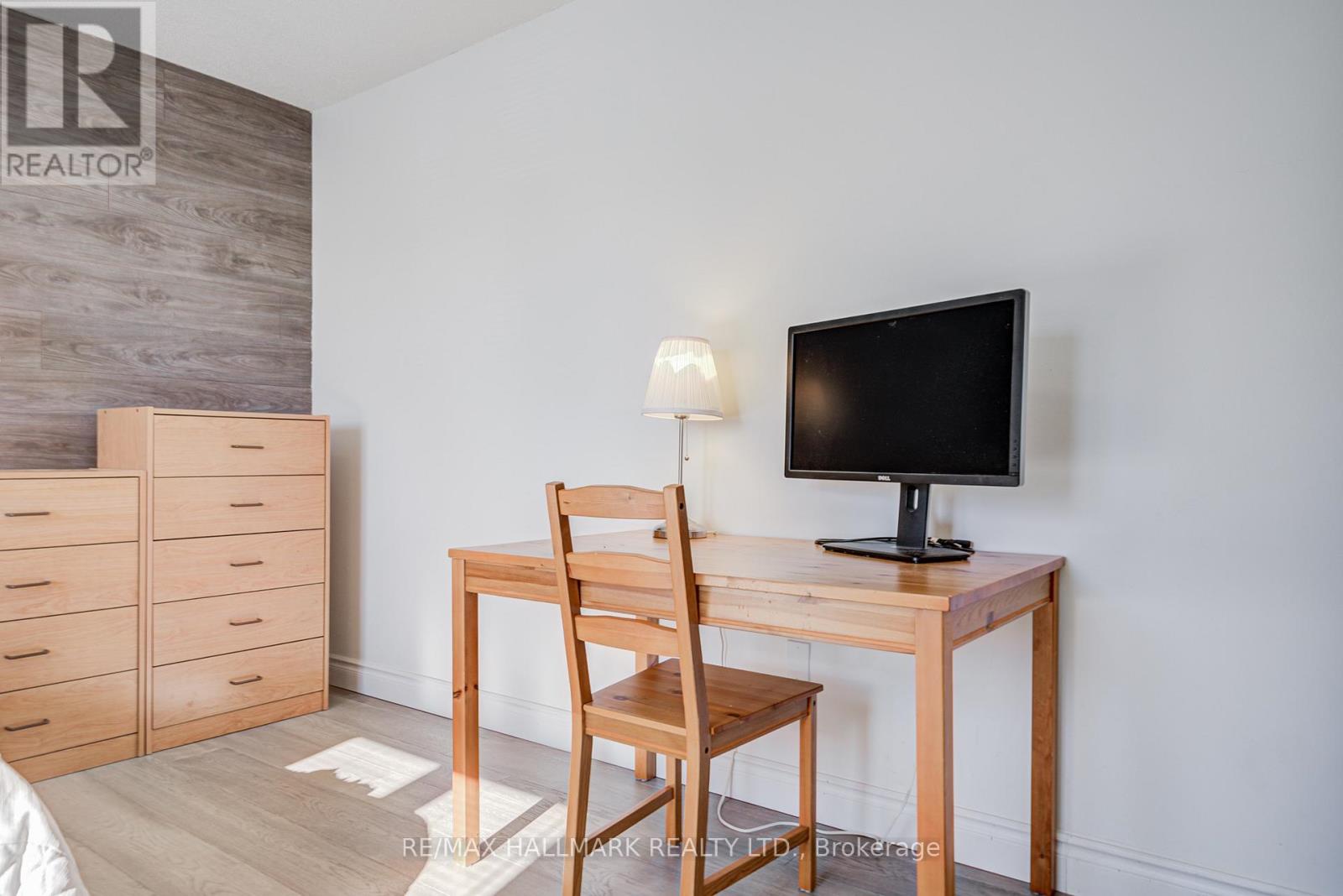 8 Glendower Crescent, Georgina, Ontario  L4P 0A5 - Photo 28 - N12560278