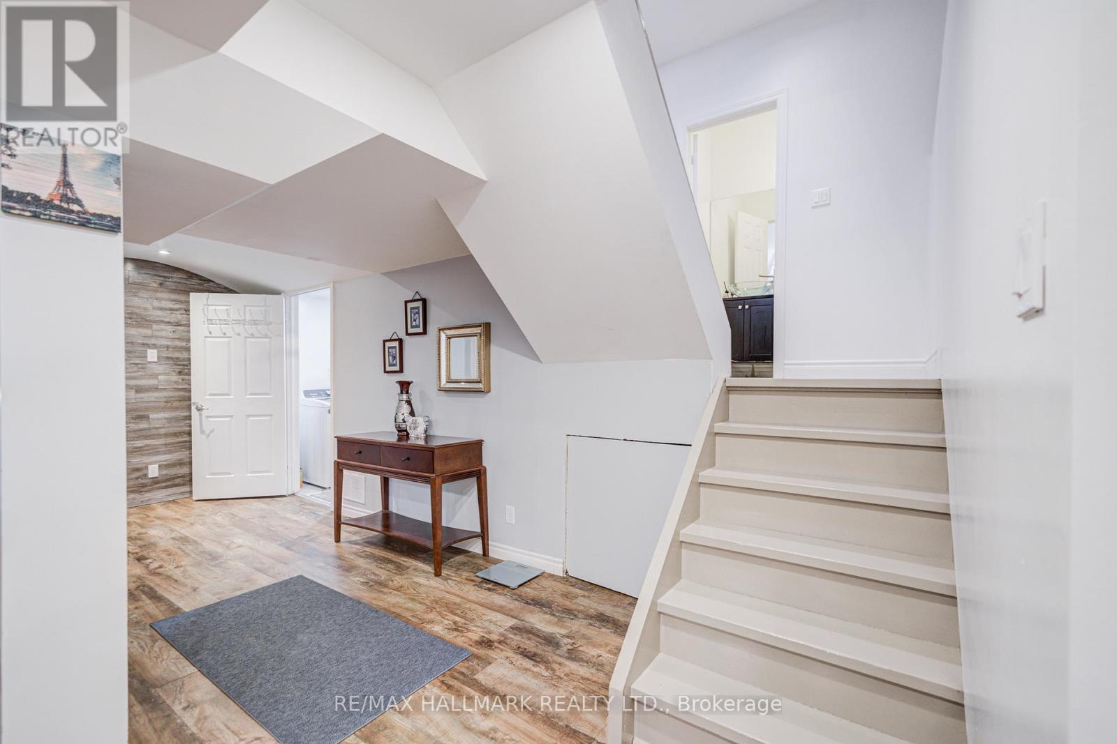 8 Glendower Crescent, Georgina, Ontario  L4P 0A5 - Photo 29 - N12560278