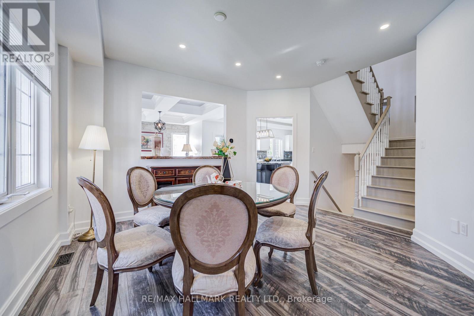 8 Glendower Crescent, Georgina, Ontario  L4P 0A5 - Photo 6 - N12560278