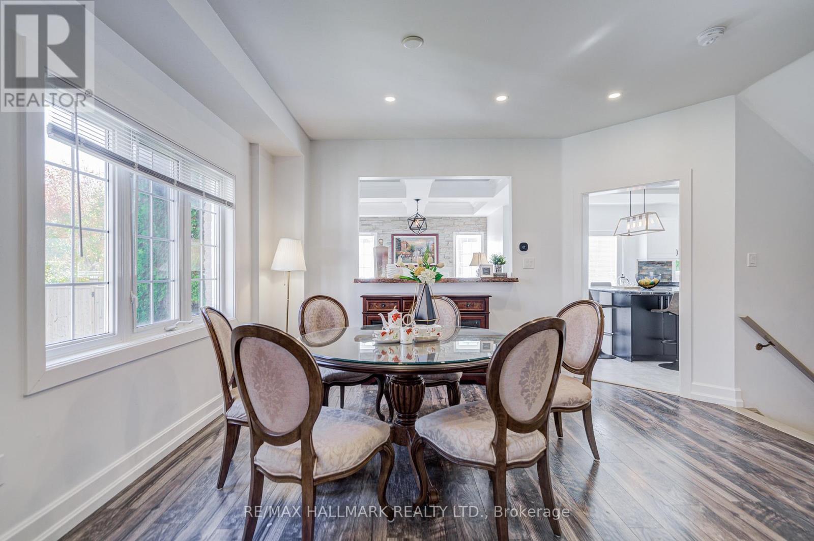 8 Glendower Crescent, Georgina, Ontario  L4P 0A5 - Photo 7 - N12560278