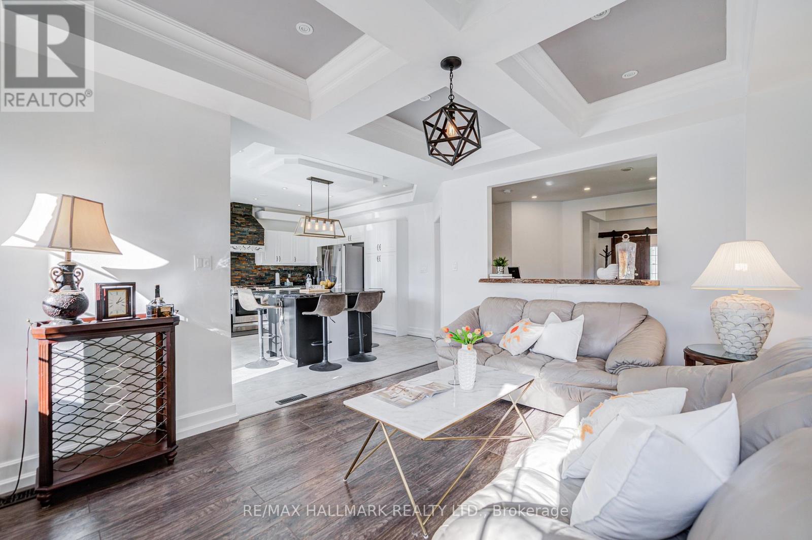 8 Glendower Crescent, Georgina, Ontario  L4P 0A5 - Photo 9 - N12560278