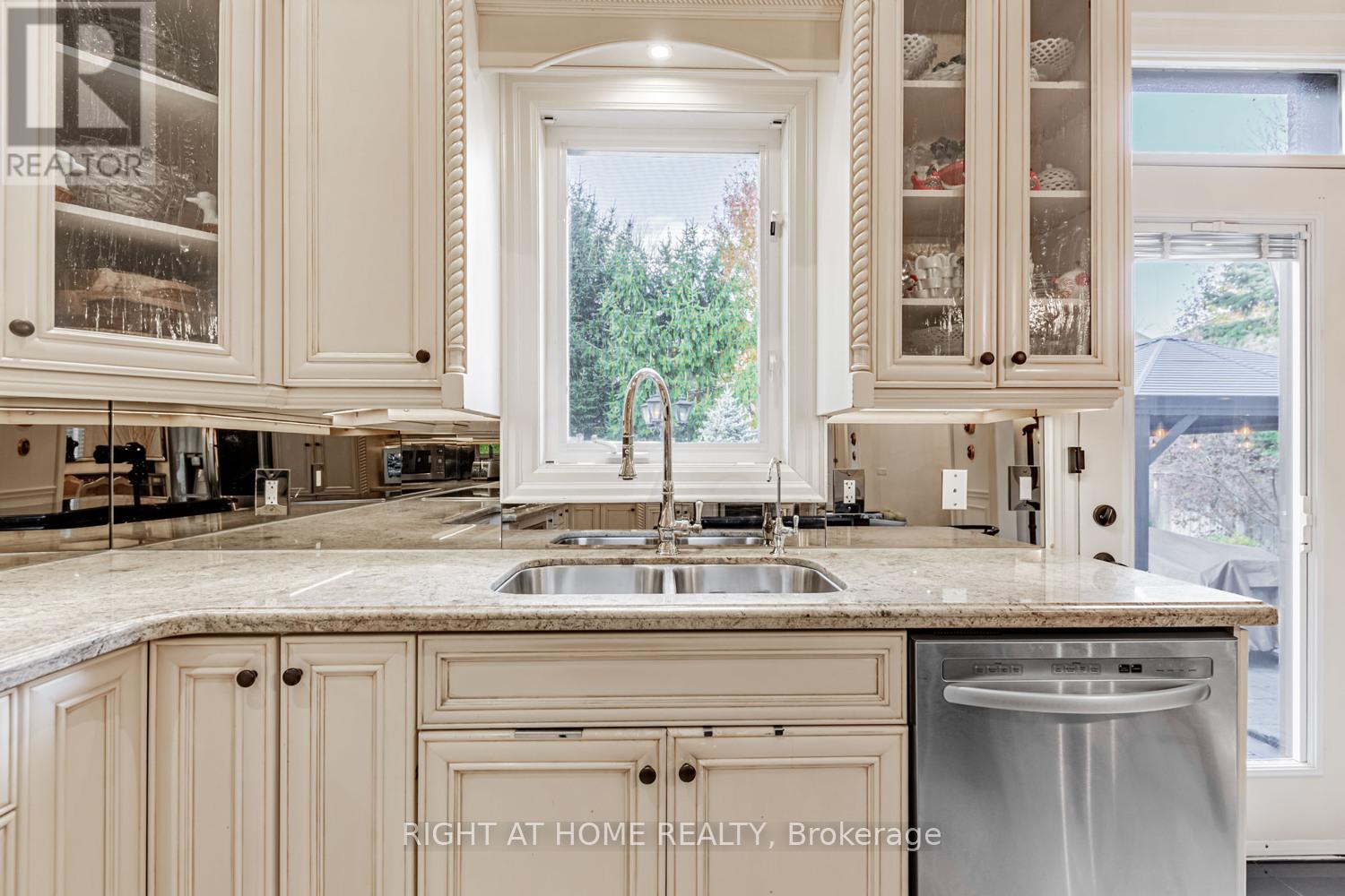 82 Rivermill Crescent, Vaughan, Ontario  L6A 0H4 - Photo 17 - N12560298