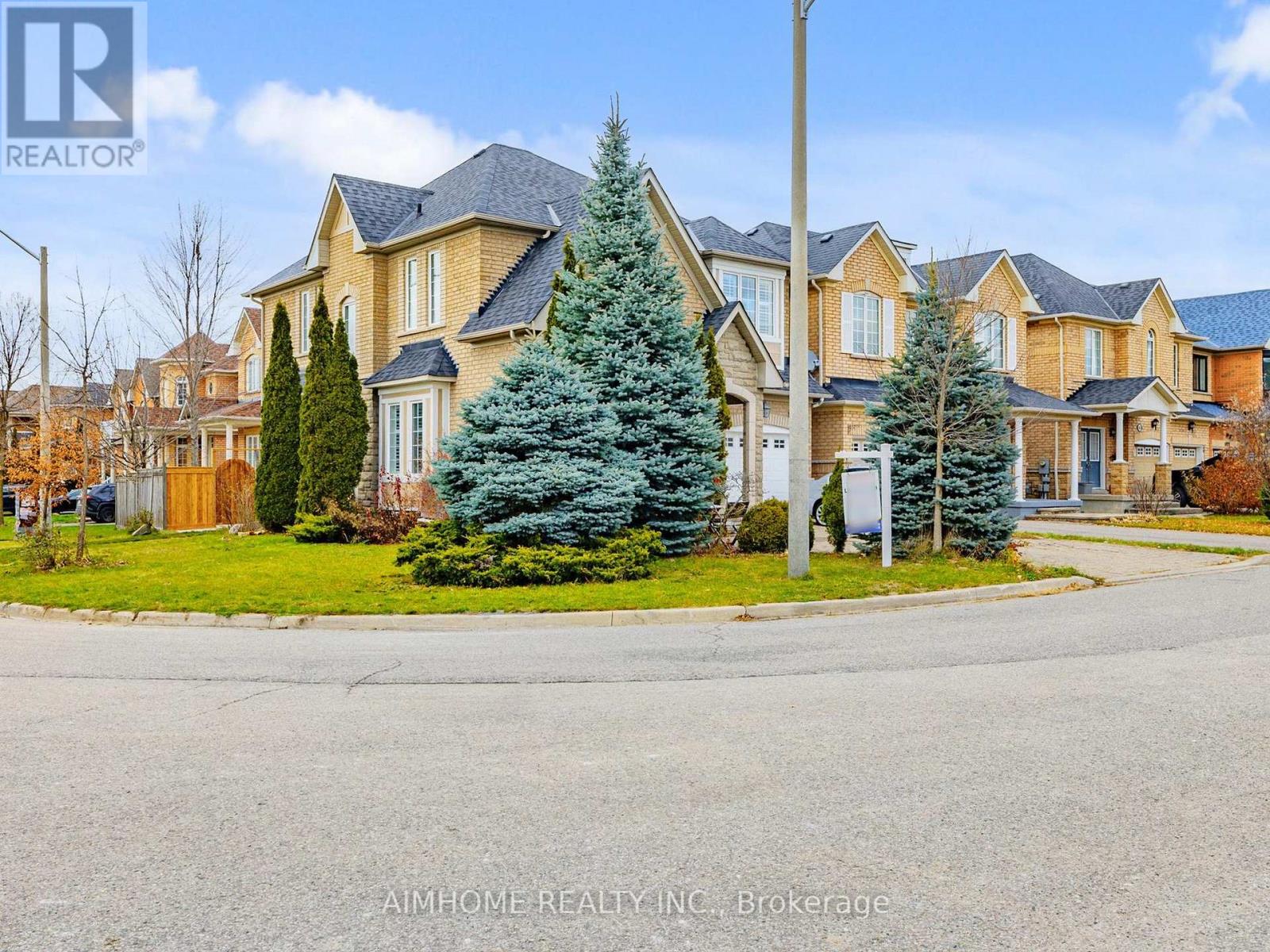 68 Wheelwright Drive, Richmond Hill, Ontario  L4E 5A1 - Photo 3 - N12560374