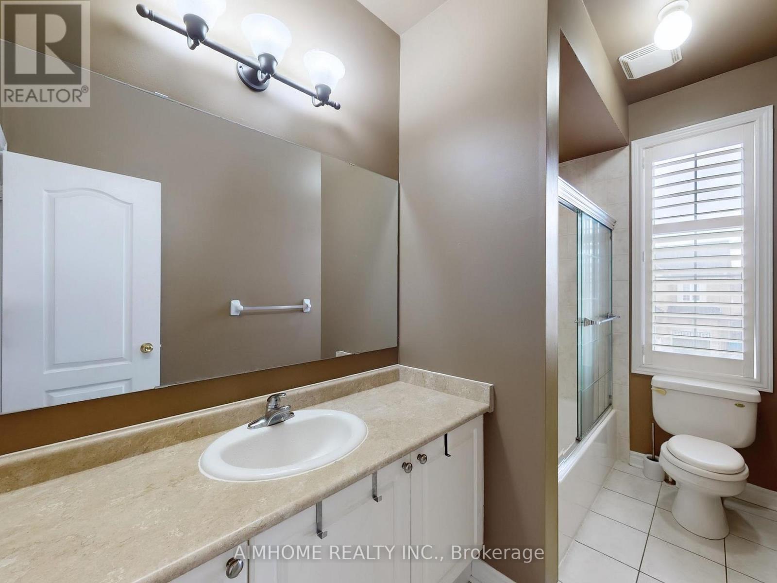 68 Wheelwright Drive, Richmond Hill, Ontario  L4E 5A1 - Photo 36 - N12560374