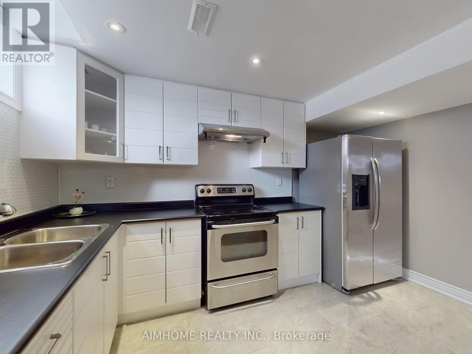 68 Wheelwright Drive, Richmond Hill, Ontario  L4E 5A1 - Photo 43 - N12560374