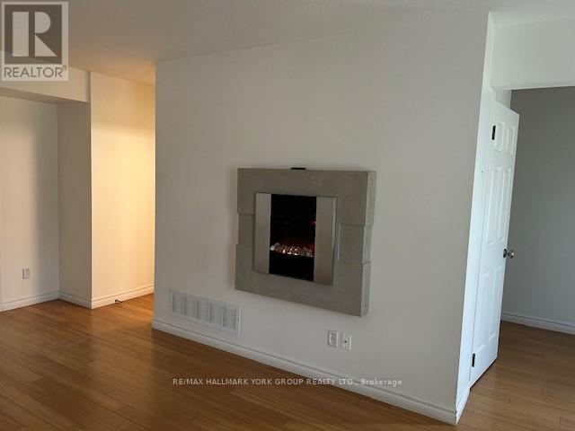 119 John West Way, Aurora, Ontario  L4G 7E3 - Photo 5 - N12560384