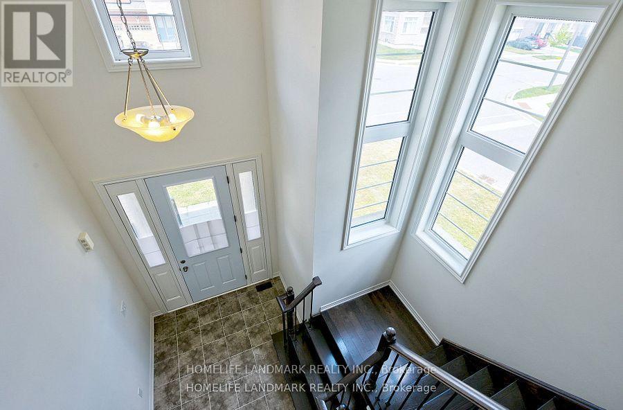 99 Beckett Avenue, East Gwillimbury, Ontario  L9N 0S6 - Photo 4 - N12560390