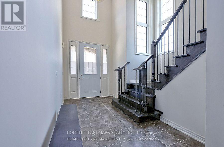 99 Beckett Avenue, East Gwillimbury, Ontario  L9N 0S6 - Photo 5 - N12560390