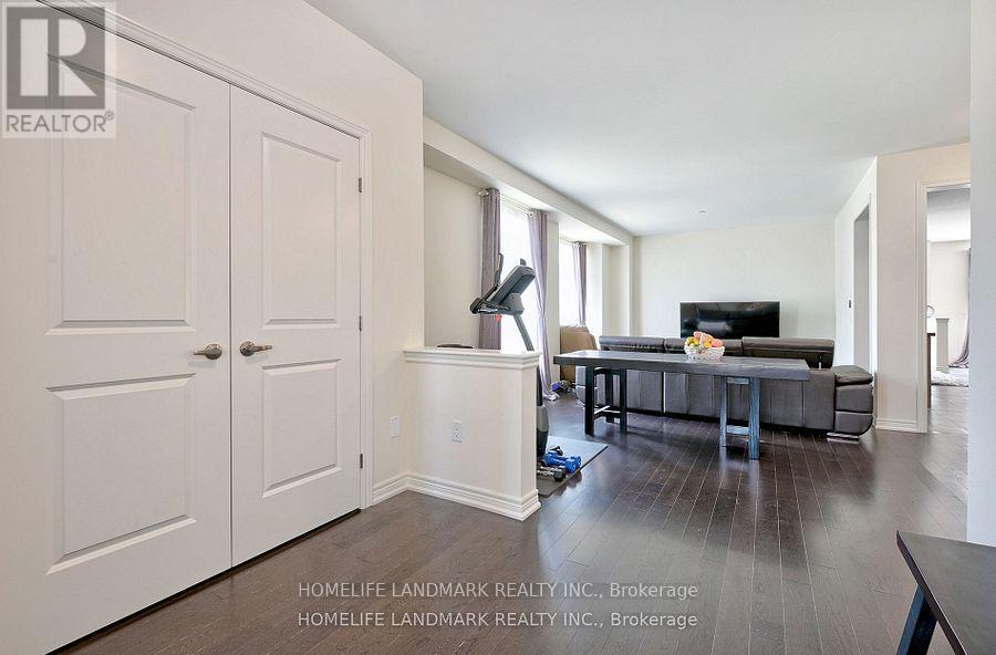 99 Beckett Avenue, East Gwillimbury, Ontario  L9N 0S6 - Photo 8 - N12560390