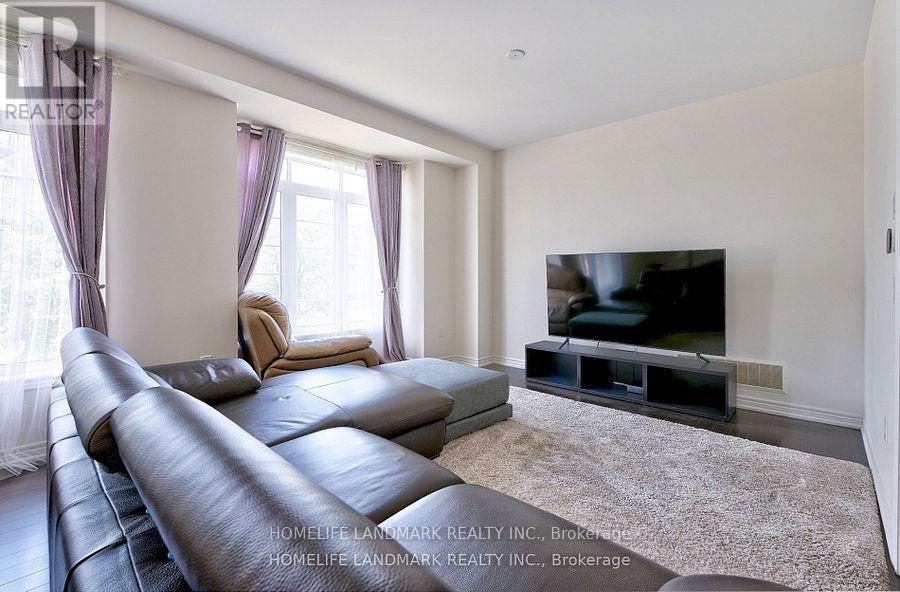 99 Beckett Avenue, East Gwillimbury, Ontario  L9N 0S6 - Photo 9 - N12560390