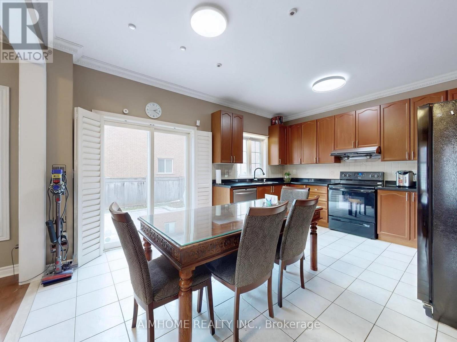 68 Wheelwright Drive, Richmond Hill, Ontario  L4E 5A1 - Photo 14 - N12560438