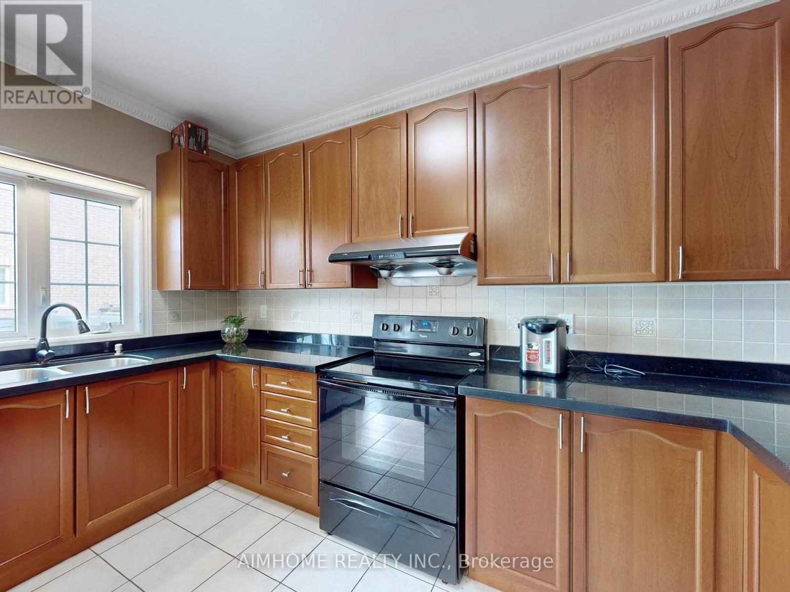 68 Wheelwright Drive, Richmond Hill, Ontario  L4E 5A1 - Photo 15 - N12560438