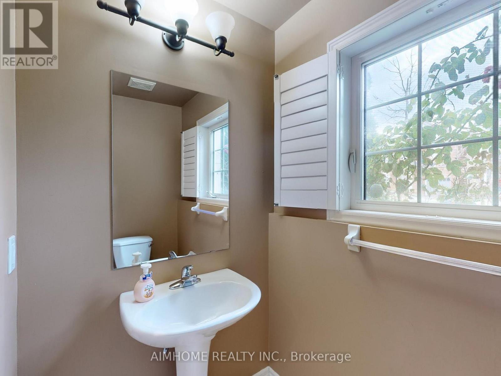 68 Wheelwright Drive, Richmond Hill, Ontario  L4E 5A1 - Photo 18 - N12560438