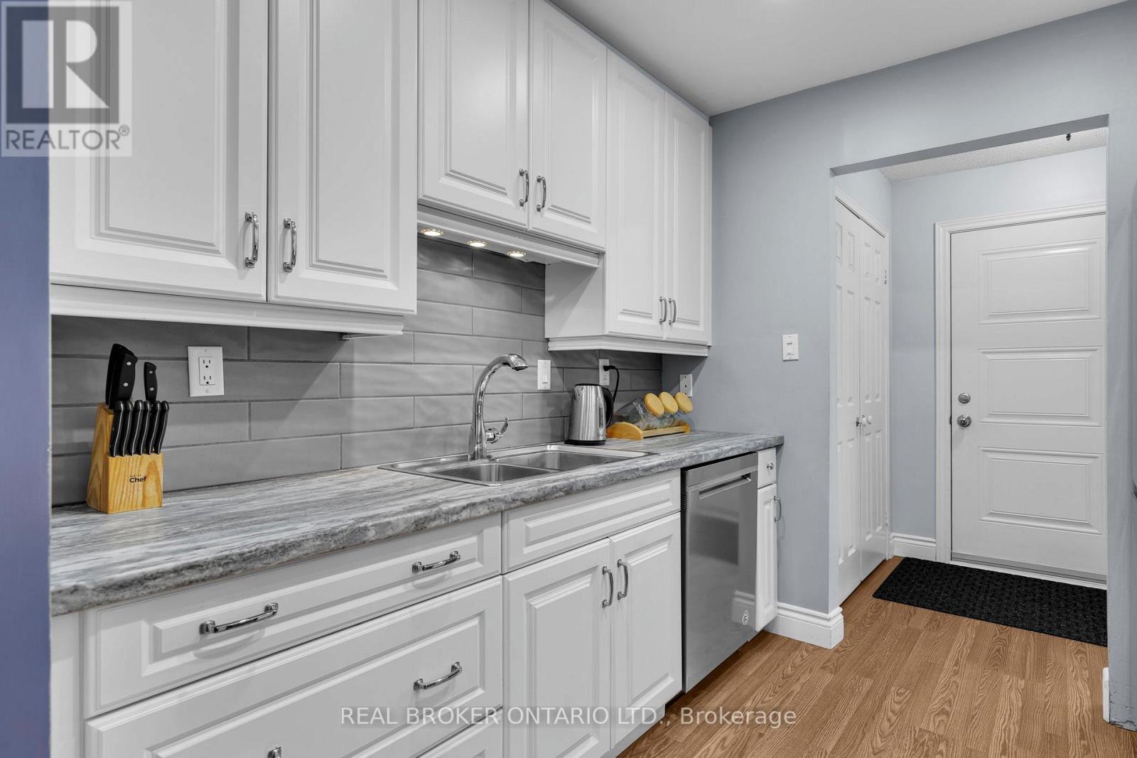 27 Knicely Road, Barrie, Ontario  L4N 6V3 - Photo 6 - S12560276