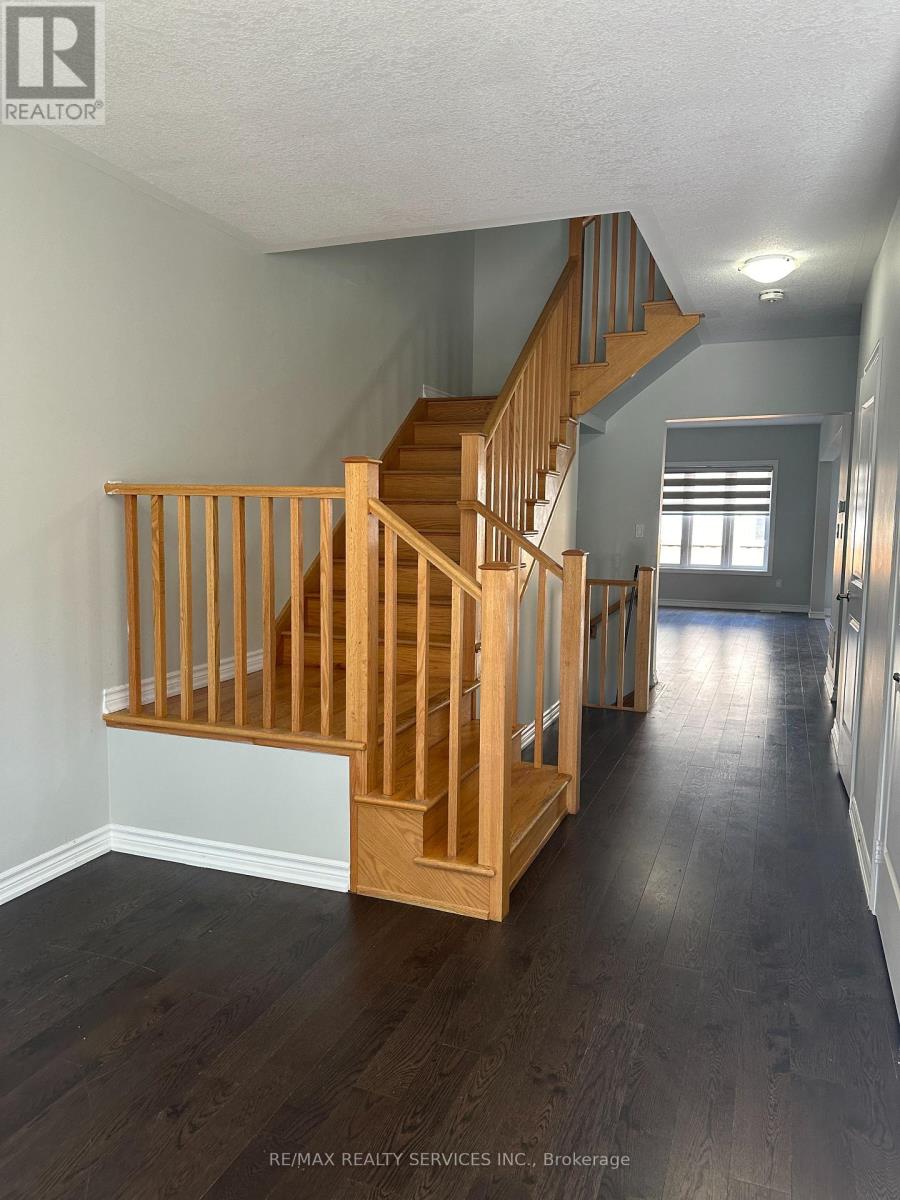 5 Hines Street, Brampton, Ontario  L7A 0G7 - Photo 4 - W12560304