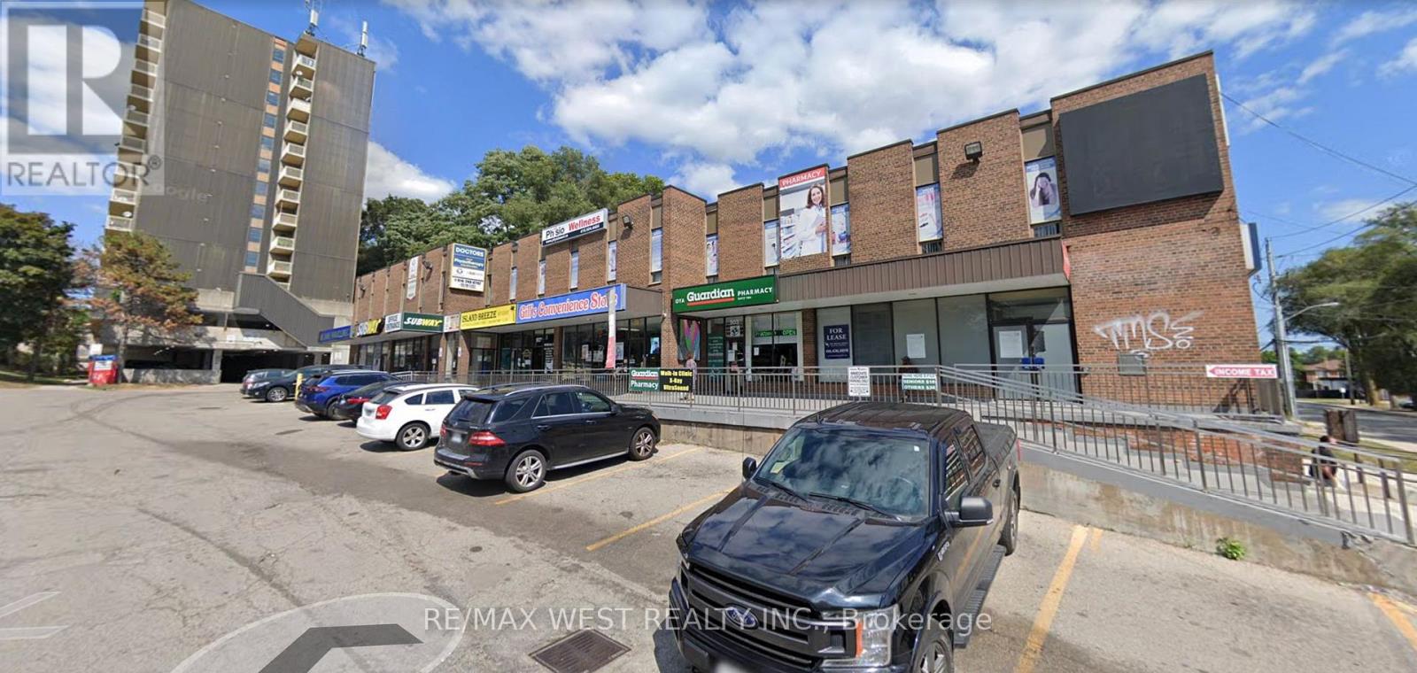 901 JANE STREET, Toronto, Ontario